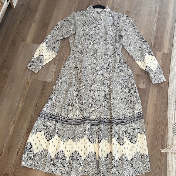 LOFT Dresses & Skirts - LOFT Elegant Black and Cream Patterned Long Sleeve Dress